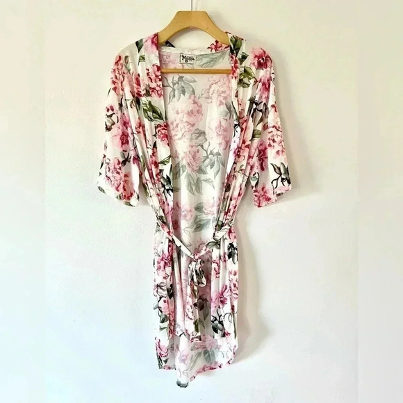 Show Me‎ Your MuMu Garden of Blooms White Floral Short Belted Brie Robe One Size - Picture 2 of 8